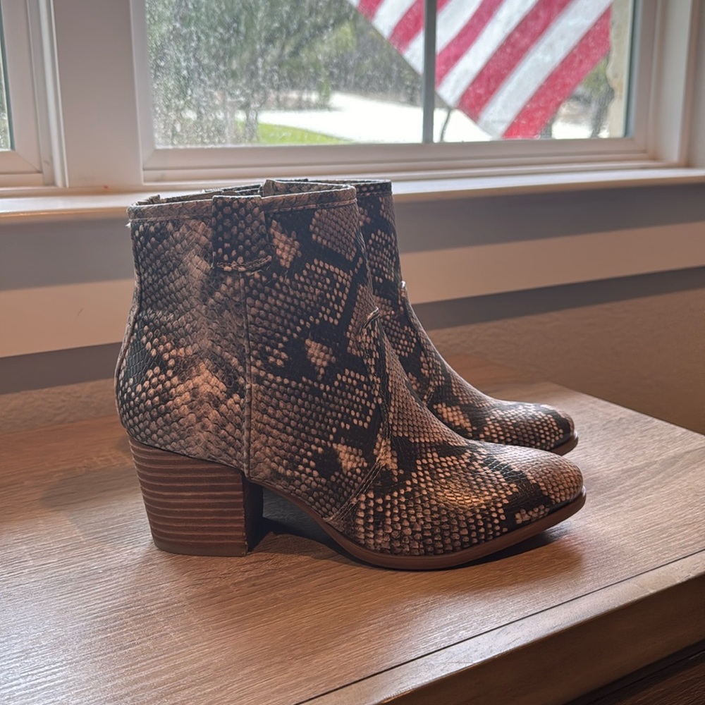 Carlos Santana snake skin boots 8.5